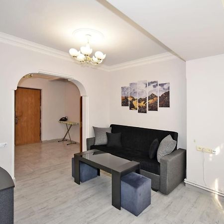 Luxury Spacious Apartment On Saryan Street.Centre Erevan Exterior foto
