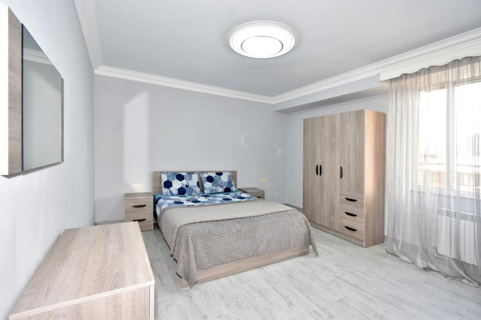 Luxury Spacious Apartment On Saryan Street.Centre Erevan Exterior foto